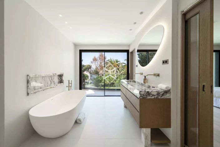 Image No.9-5 Bed House for sale