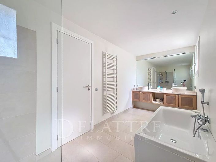 Image No.12-5 Bed House for sale