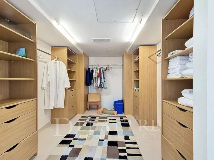 Image No.16-5 Bed House for sale