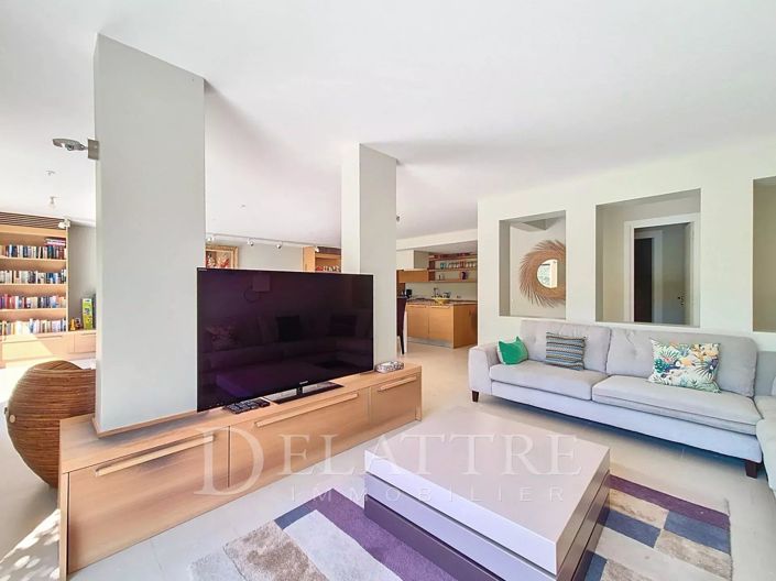 Image No.3-5 Bed House for sale