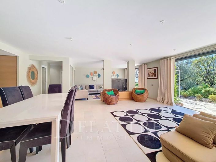 Image No.6-5 Bed House for sale