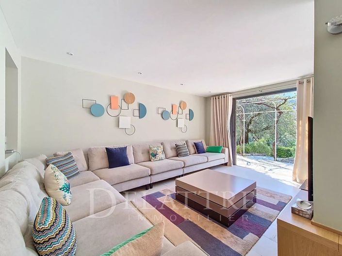 Image No.7-5 Bed House for sale