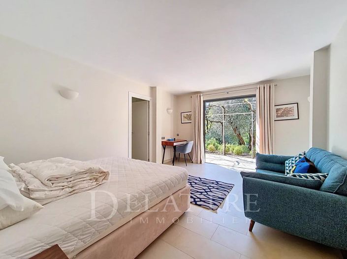 Image No.9-5 Bed House for sale