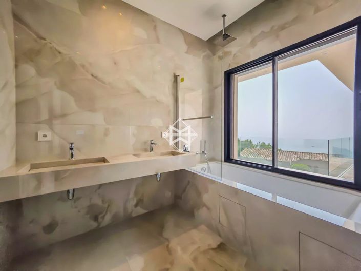 Image No.21-4 Bed House for sale