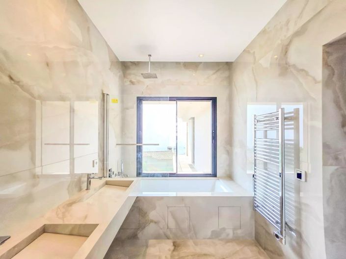 Image No.22-4 Bed House for sale