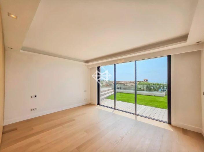 Image No.24-4 Bed House for sale