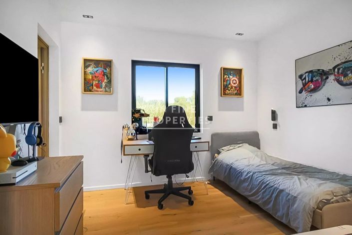 Image No.12-4 Bed House for sale