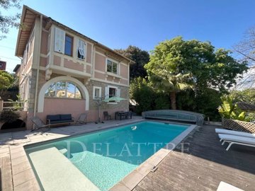 5 Bed House for sale