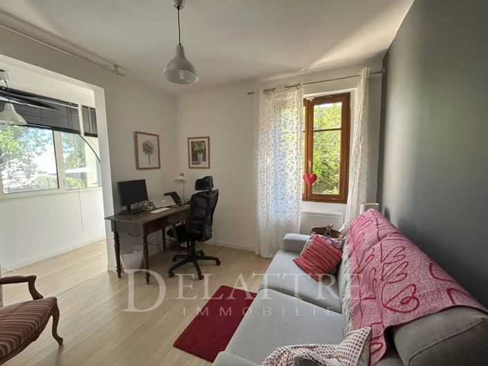 Image No.10-5 Bed House for sale