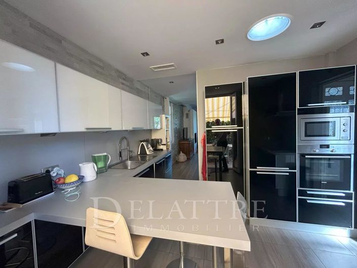 Image No.6-5 Bed House for sale