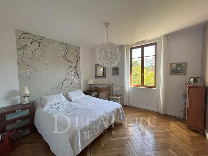 Image No.7-5 Bed House for sale