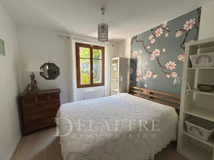 Image No.8-5 Bed House for sale