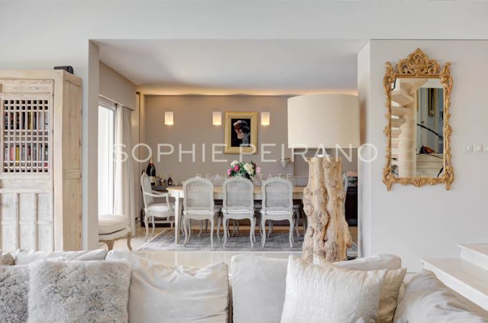 Image No.6-6 Bed House for sale