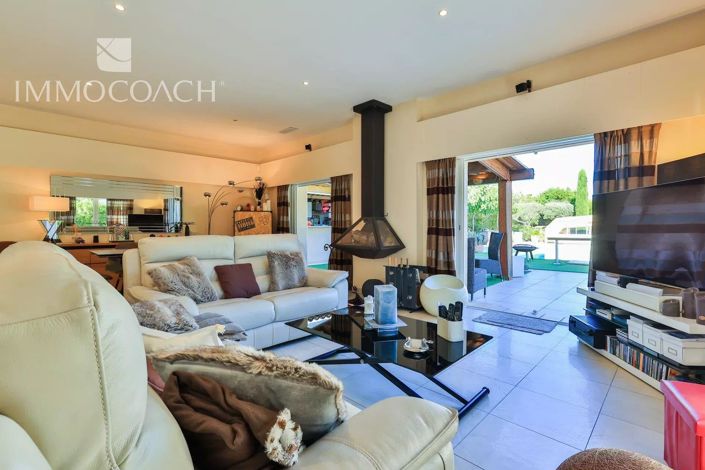 Image No.10-3 Bed House for sale