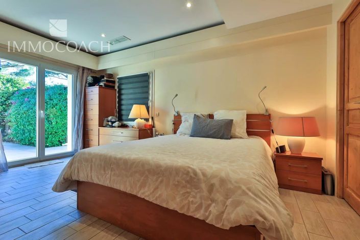 Image No.11-3 Bed House for sale