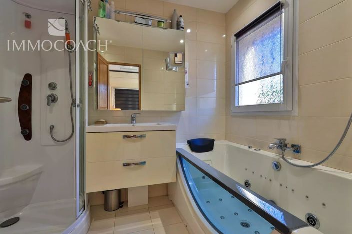 Image No.17-3 Bed House for sale