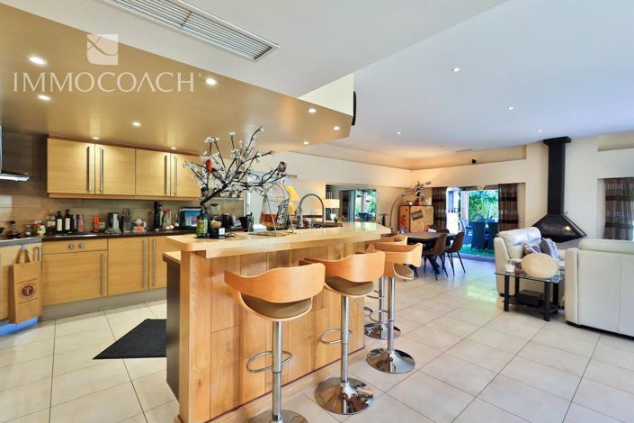 Image No.6-3 Bed House for sale