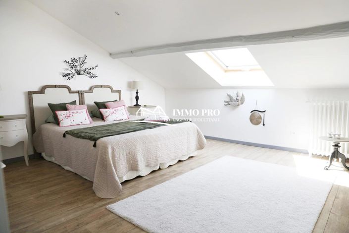 Image No.17-10 Bed House for sale