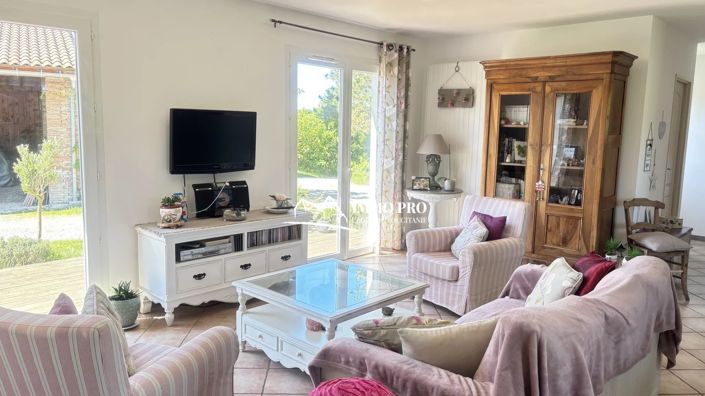 Image No.26-10 Bed House for sale