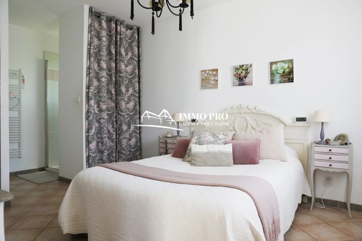 Image No.27-10 Bed House for sale
