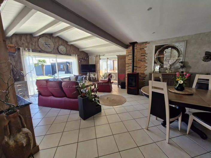 Image No.10-3 Bed House for sale