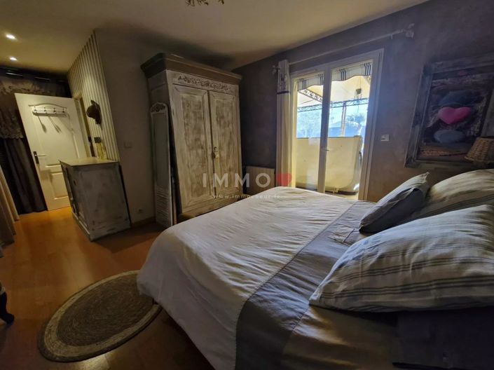 Image No.11-3 Bed House for sale