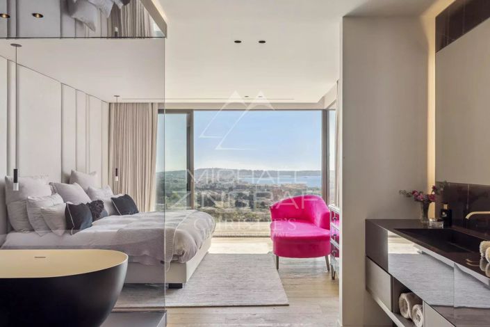 Image No.8-5 Bed House for sale