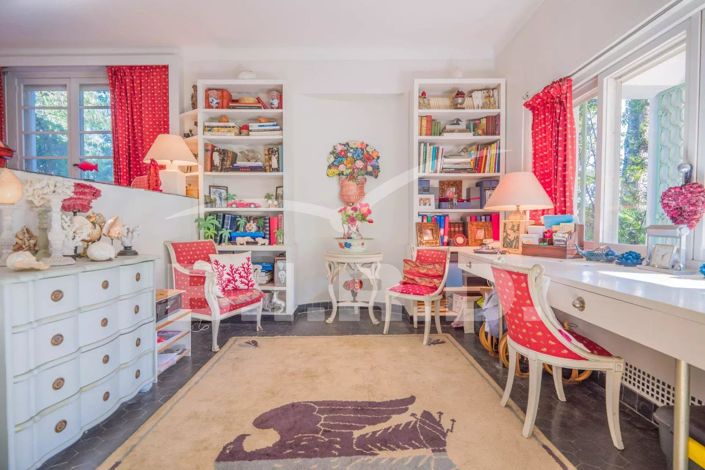 Image No.18-7 Bed House for sale