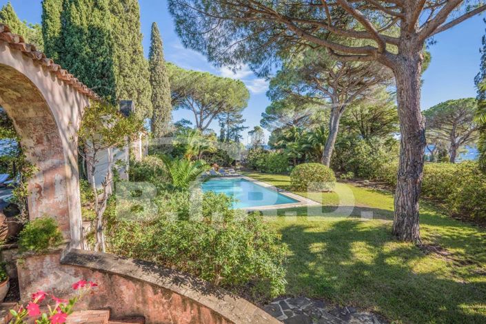 Image No.7-7 Bed House for sale