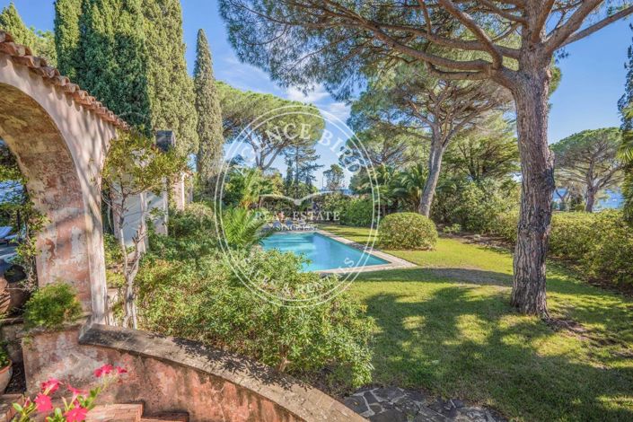 Image No.7-7 Bed House for sale