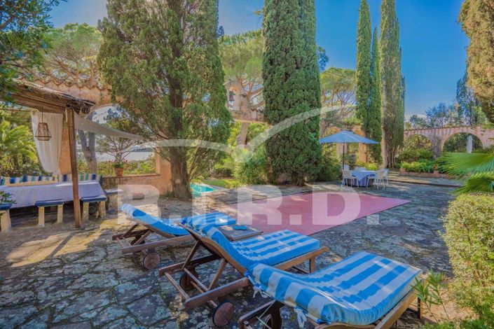 Image No.8-7 Bed House for sale