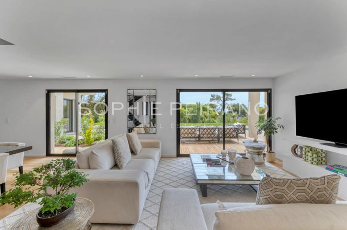 Image No.2-4 Bed House for sale