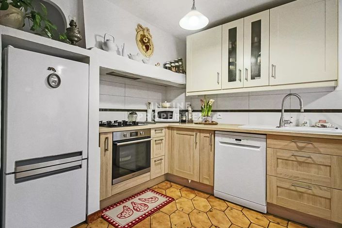 Image No.11-3 Bed House for sale