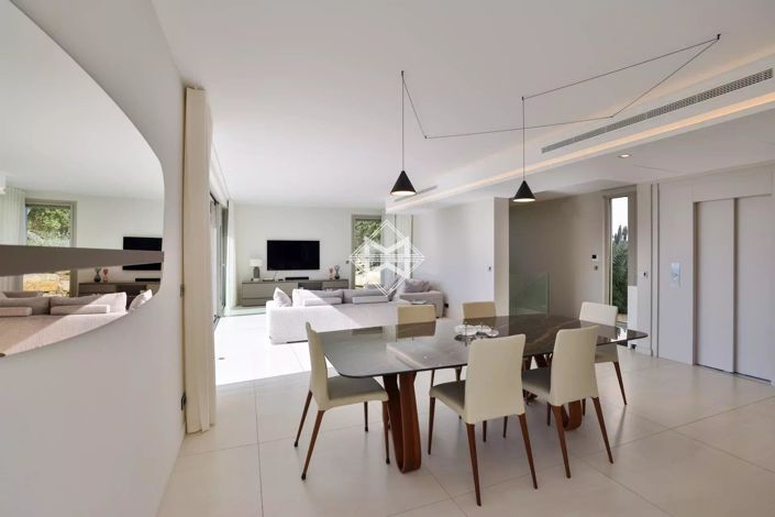 Image No.10-6 Bed House for sale