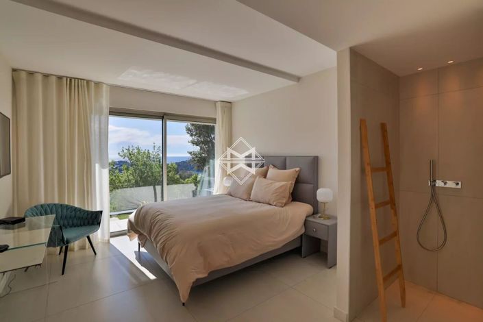 Image No.12-6 Bed House for sale