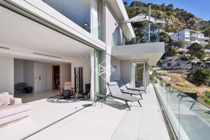 Image No.18-6 Bed House for sale