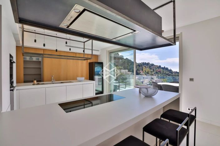 Image No.7-6 Bed House for sale