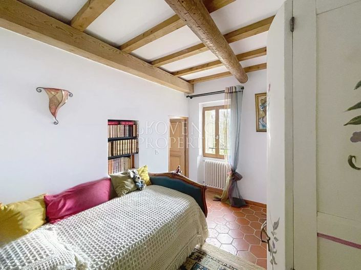 Image No.11-3 Bed House for sale