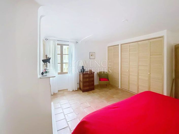 Image No.6-3 Bed Property for sale