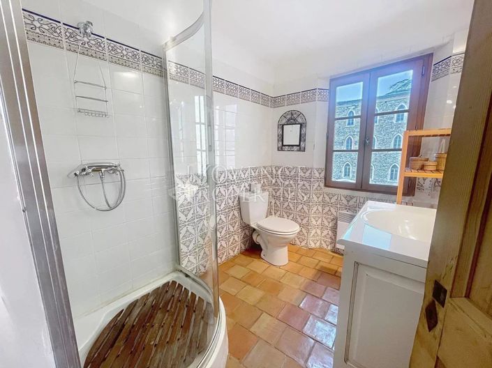 Image No.8-3 Bed Property for sale