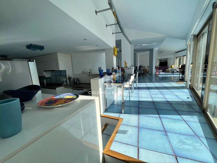 Image No.7-6 Bed House for sale