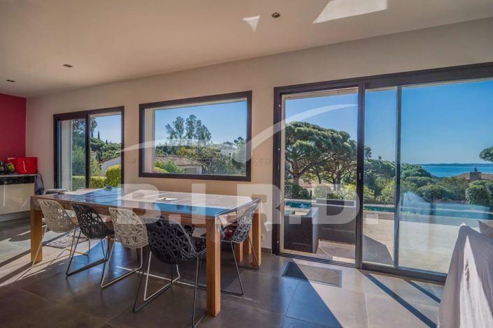 Image No.6-5 Bed House for sale