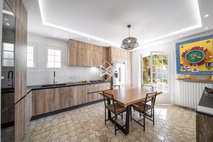 Image No.5-4 Bed House for sale