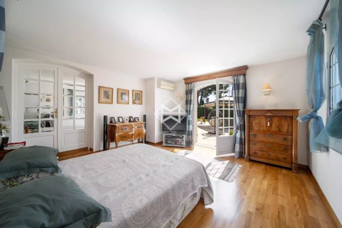 Image No.6-4 Bed House for sale