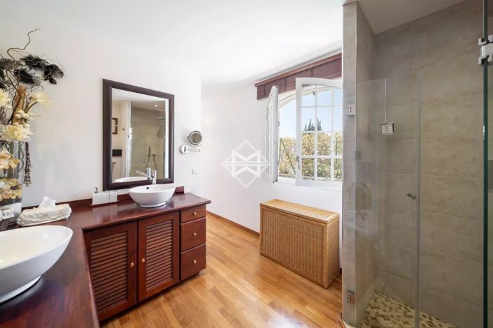 Image No.7-4 Bed House for sale