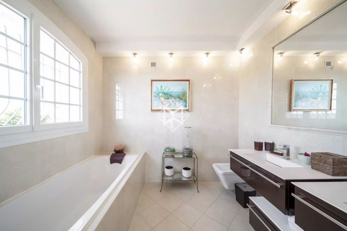 Image No.9-4 Bed House for sale