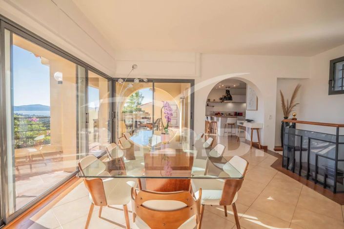 Image No.8-7 Bed House for sale