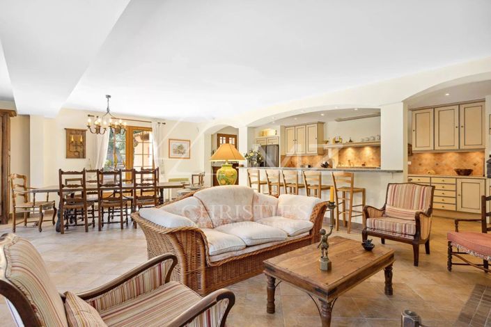 Image No.6-5 Bed House for sale