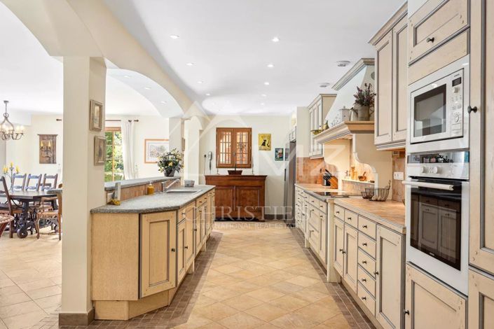 Image No.7-5 Bed House for sale