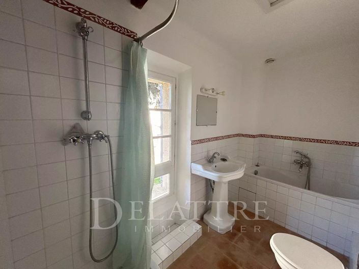 Image No.10-3 Bed House for sale